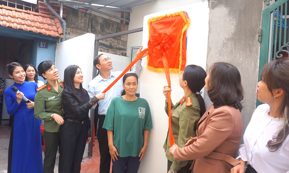 Khánh thành nhà “Đại đoàn kết – Nhân ái” tặng hộ gia đình chị Phạm Thị Hương, ở phường Hàng Kênh (Lê Chân).